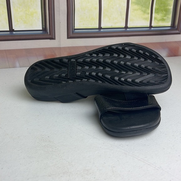 Megnya Women Sandals - Picture 3 of 3